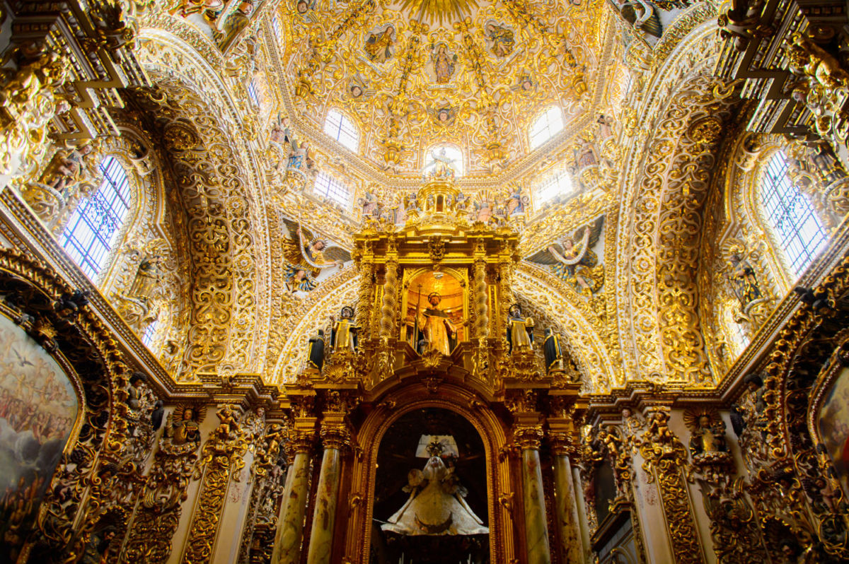 Conoce la capilla cerca de la CDMX que fue llamada la octava maravilla y está bañada en oro