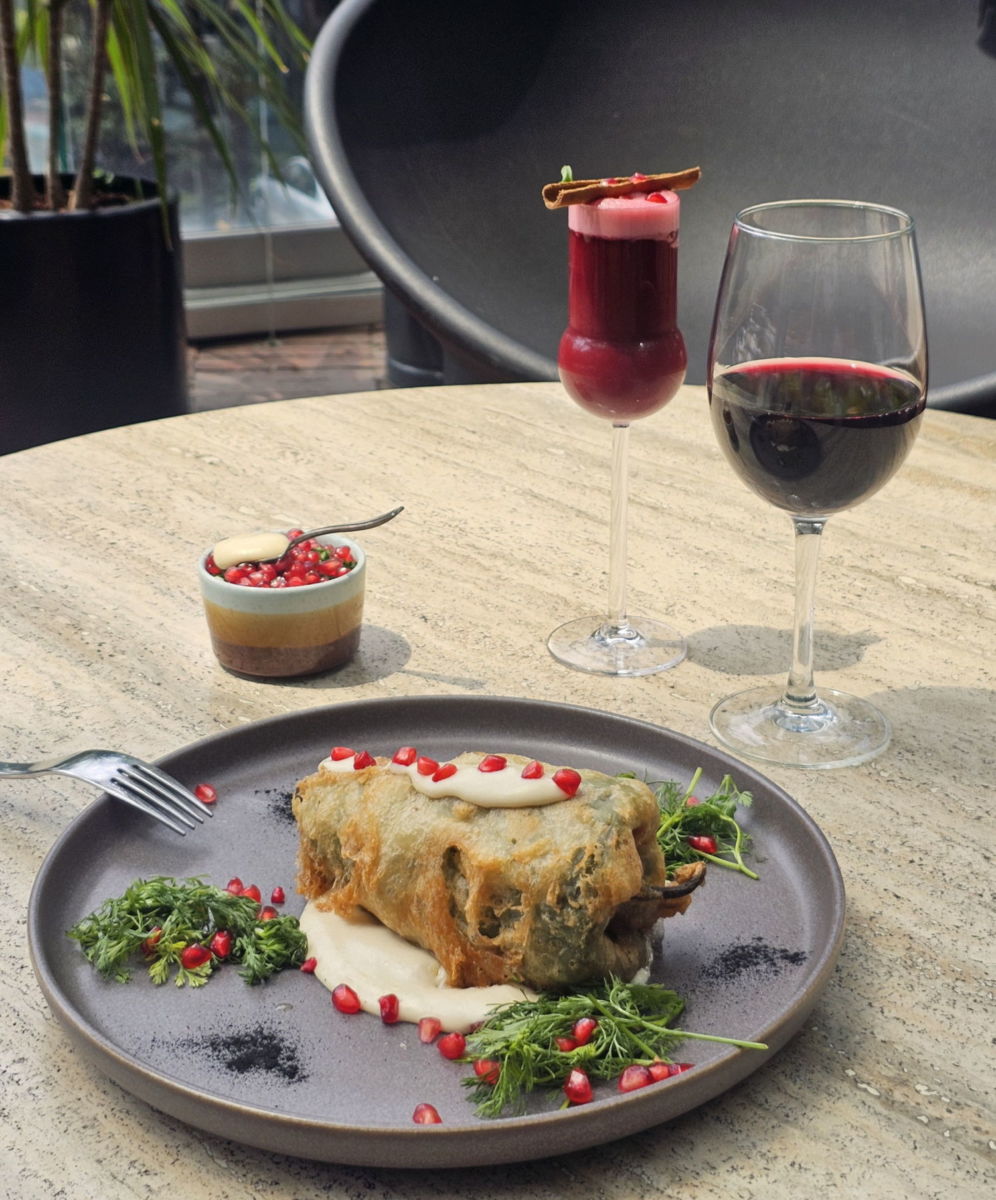 ¿Un chile en nogada relleno de finos cortes de carne? Pruébalo en este restaurante de la CDMX 