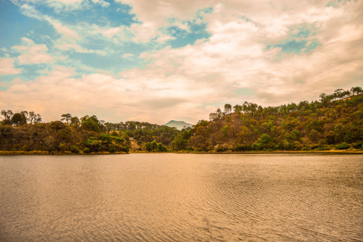 lago en volcán extinto 