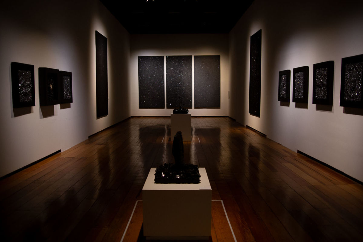 El negro de Beatriz Zamora: una expo en la CDMX para compenetrar con el cosmos este fin de semana
