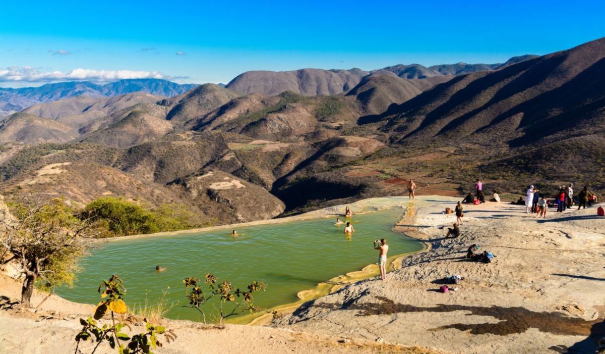Qué hacer, dónde comer y dónde dormir después de nadar en la alberca natural más bella de México
