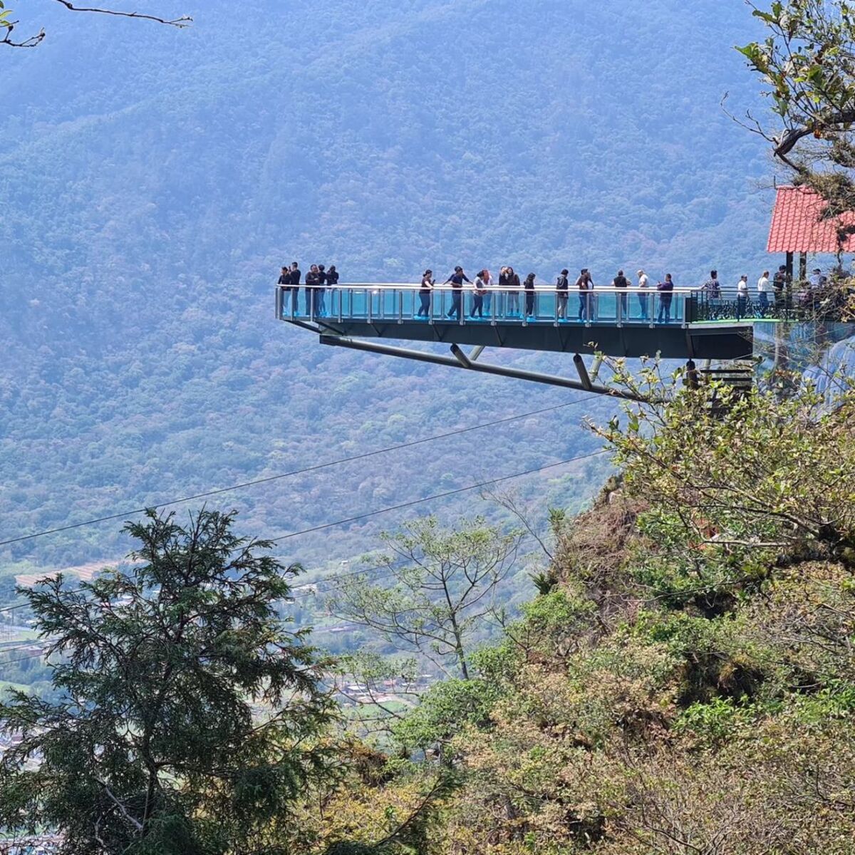 Este es el mirador de cristal que tiene las vistas más bonitas hacia la montaña más alta de México 