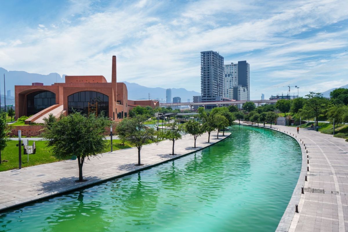 Paseo Santa Lucía en Monterrey