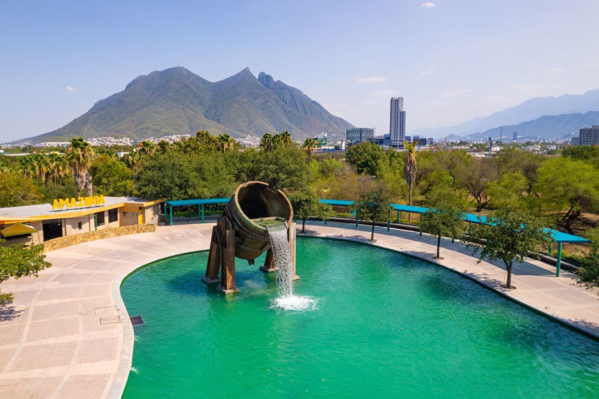 Paseo Santa Lucía en Monterrey