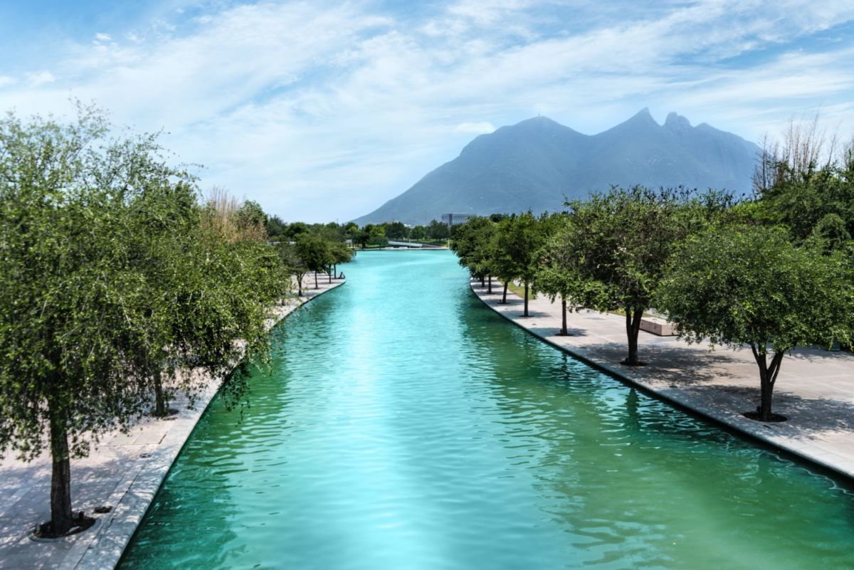 Paseo Santa Lucía en Monterrey