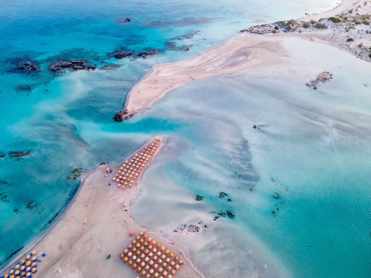 Playa rosa en Grecia 