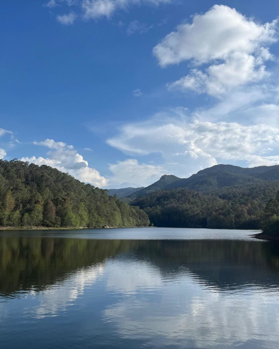 Este oasis cerca de Pachuca es de los pocos donde encuentras obsidiana en el mundo, y tiene un lago que te robará el aliento
