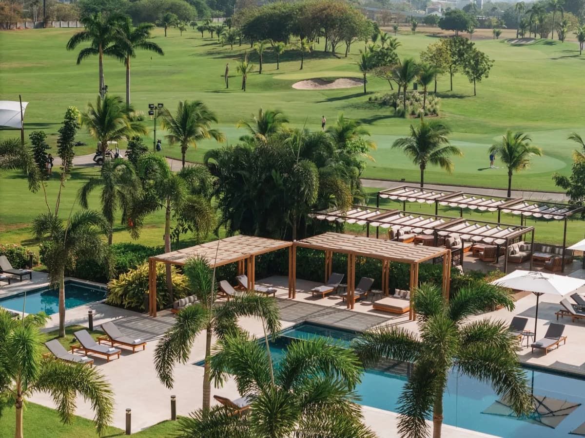 ‘The Santa María’ fue el primer hotel de lujo en Panamá y su alberca y campo de golf son un sueño