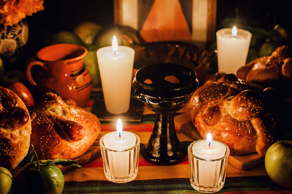 Copal en el altar de muertos