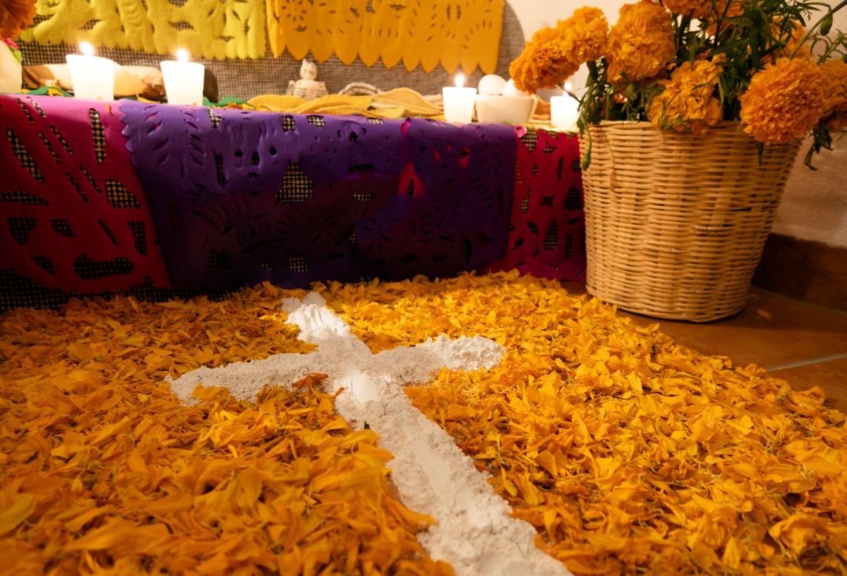 elementos del altar de muertos