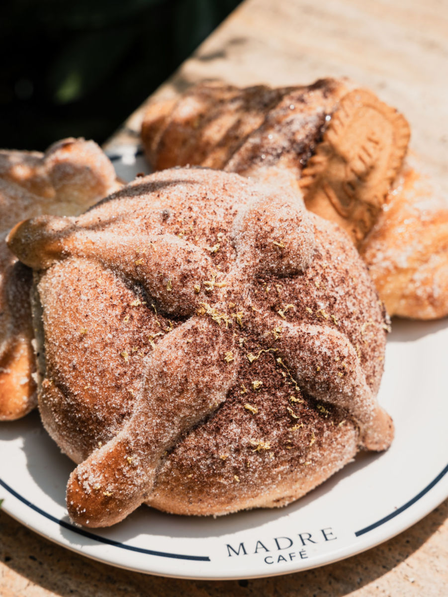 Pan de muerto Madre Café 