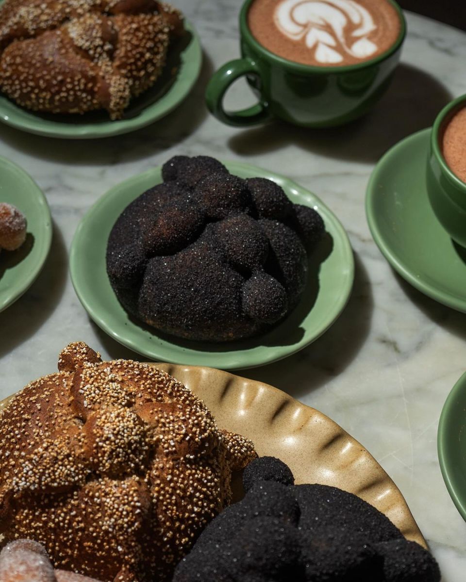 Pan de muerto negro 