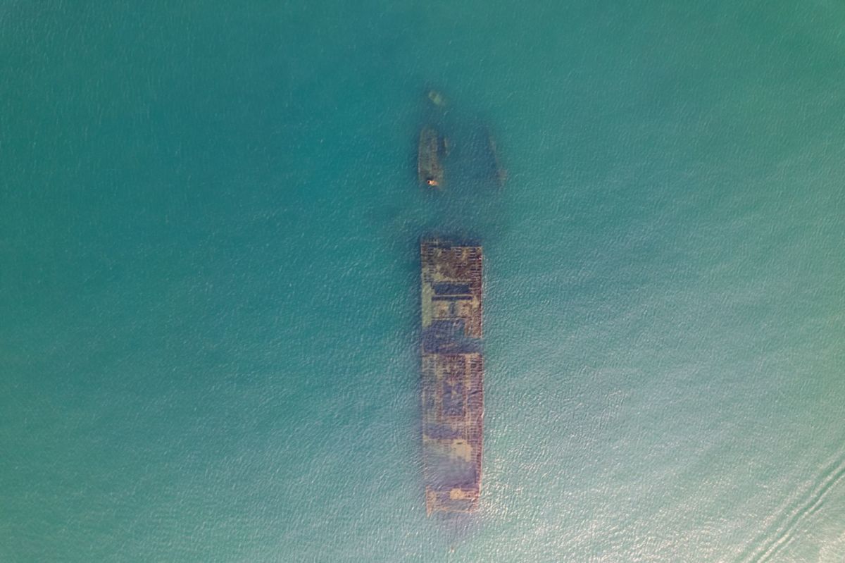 Esta playa en México sin olas tiene un barco hundido que puedes ver de cerca