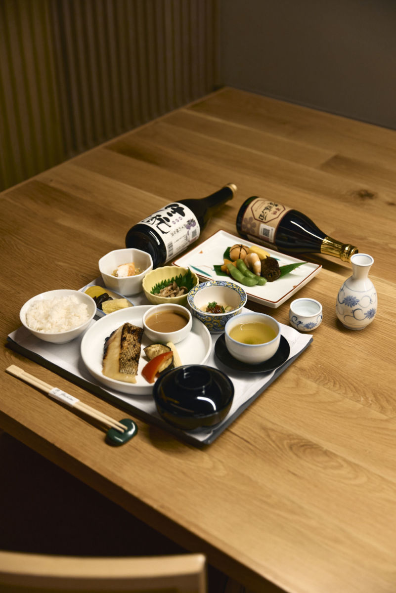 De ahora en adelante querrás viajar en avión solo para comer este extraordinario menú japonés