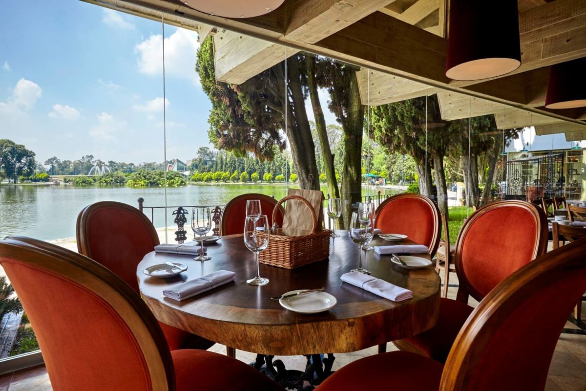 Conoce los restaurantes dentro del Bosque de Chapultepec para comer entre lagos y árboles majestuosos