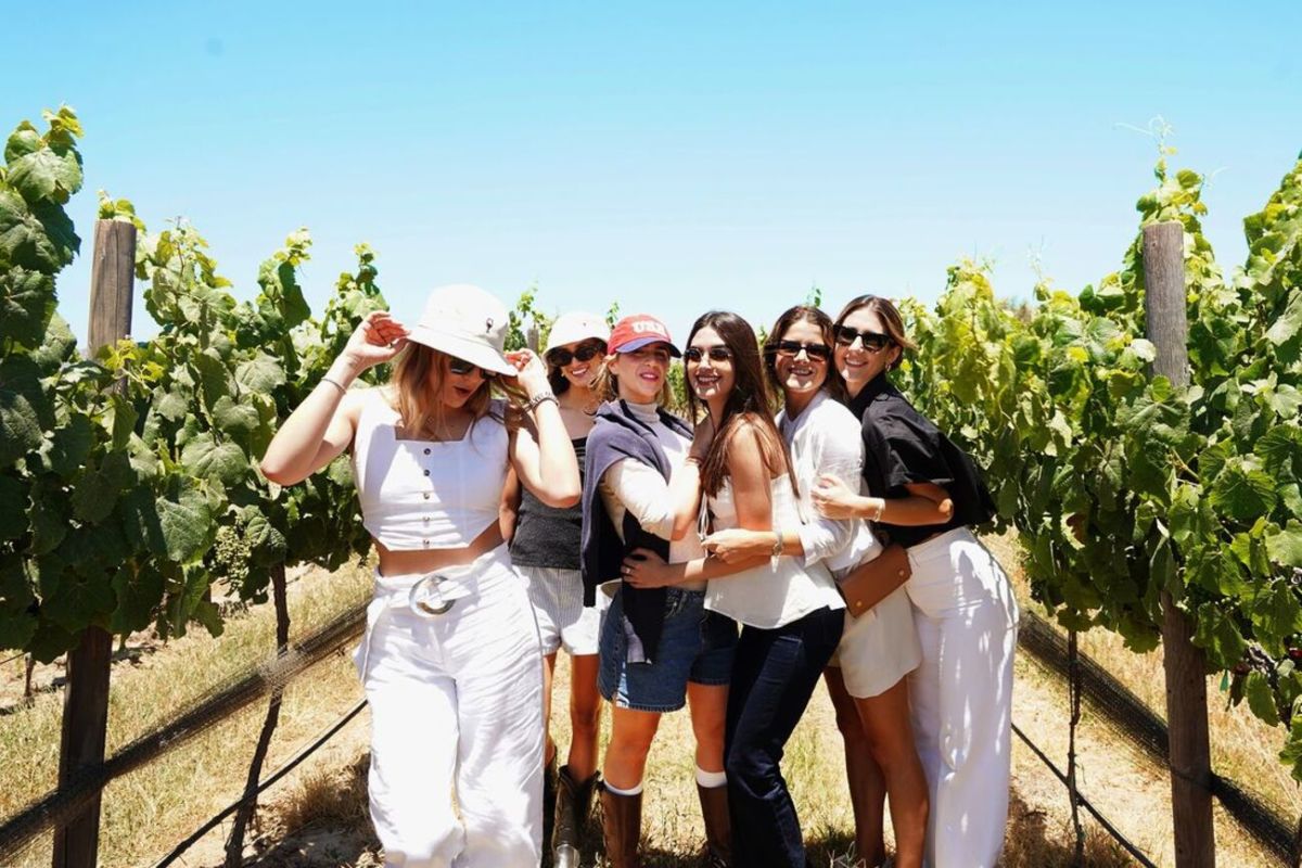 Viaja con tus amigas. 