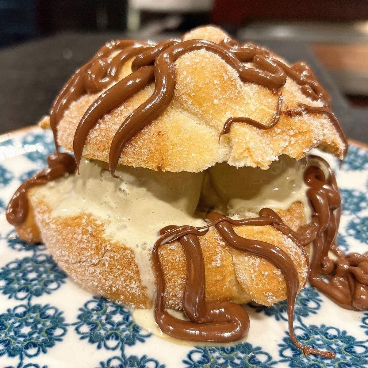 Por nada del mundo te puedes perder el pan de muerto relleno del helado más viral en la CDMX
