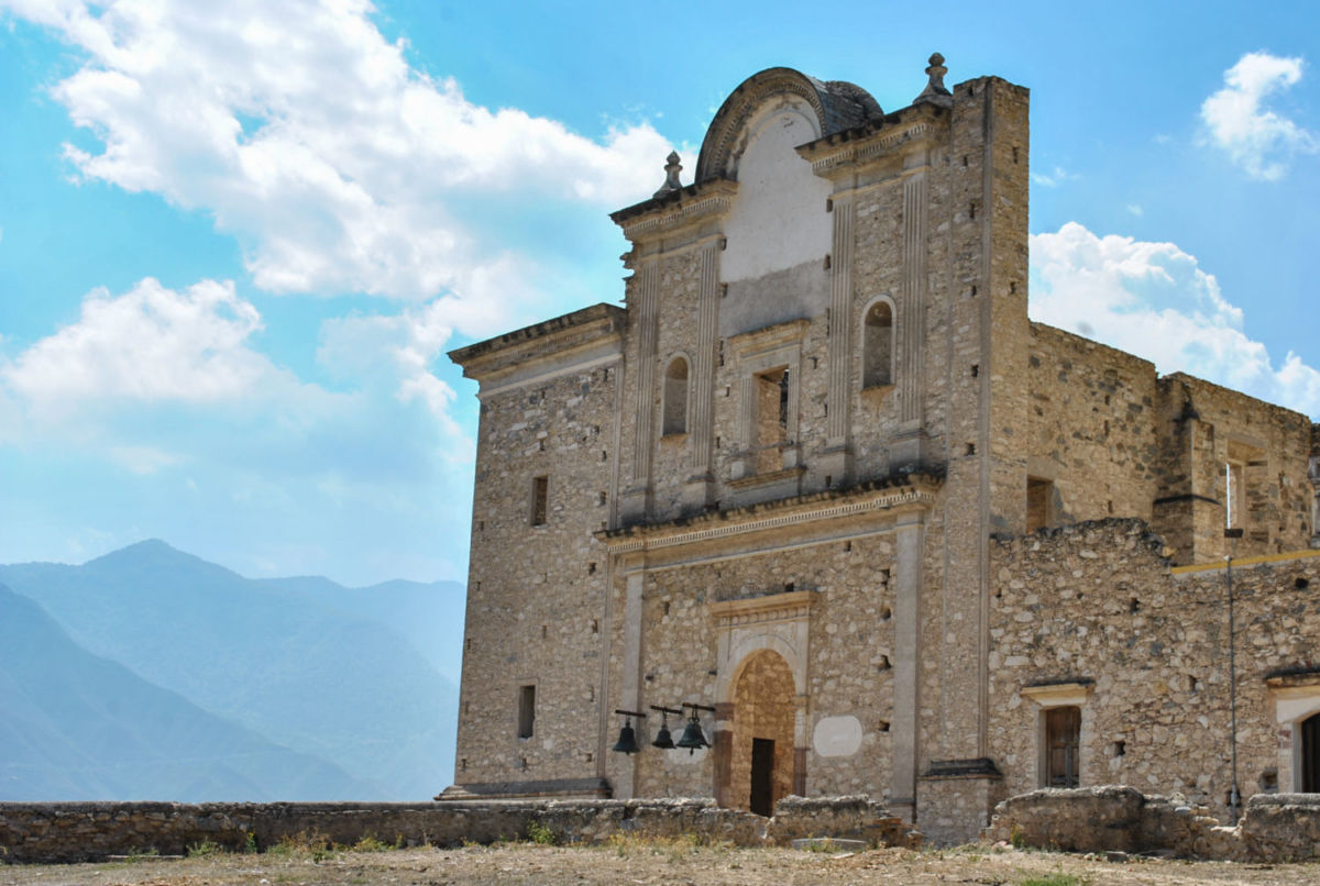 ¿Conocías esta Iglesia abandonada en la Sierra Gorda de Querétaro? Vale la pena ir al menos una vez