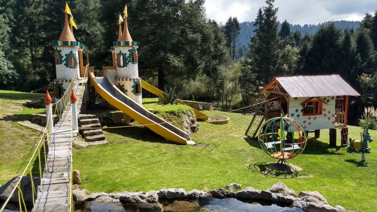 Quesadillas fritas en este restaurante con un castillo en la Marquesa donde a veces cae nieve  