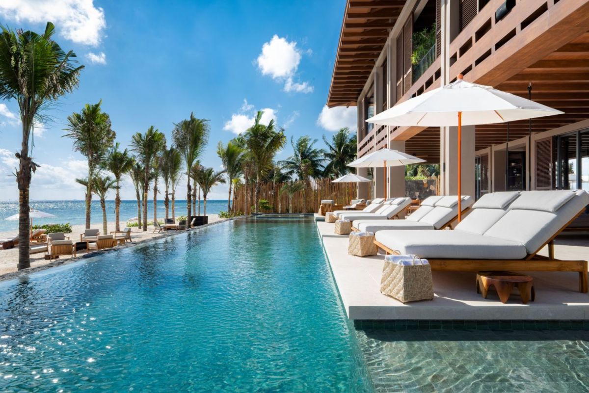 hotel de lujo en el mar 