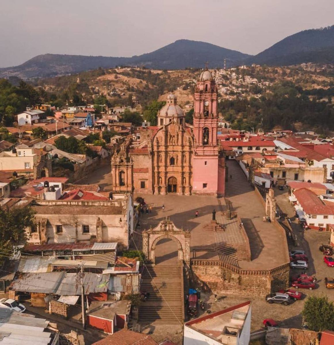 Este es el Pueblo Mágico de Michoacán donde encontrarás esferas de navidad de todos tamaños, diseños y colores a buen precio