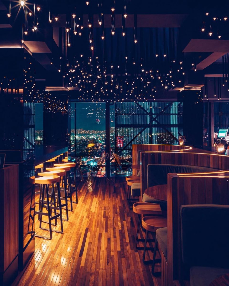 bar en la torre latino