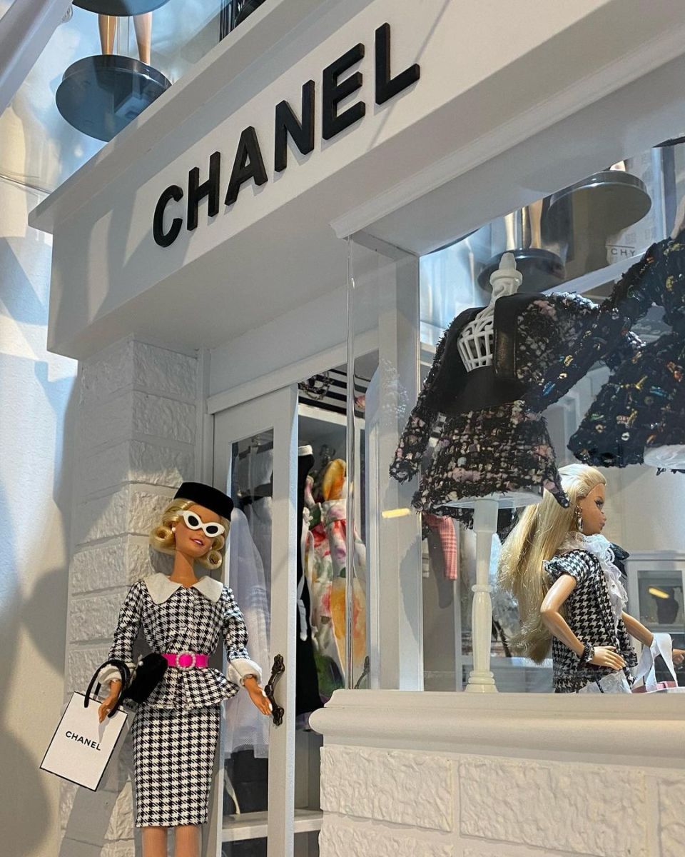 Colección de Barbies en la Torre Latino