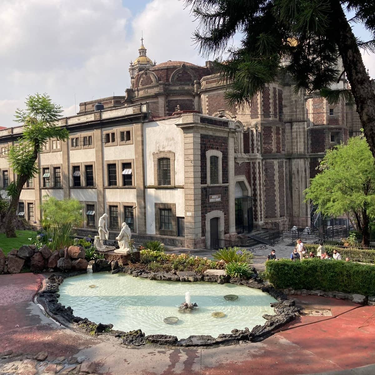 Los turistas no tienen idea, pero hay un jardín y un museo secreto en la Basílica de Guadalupe