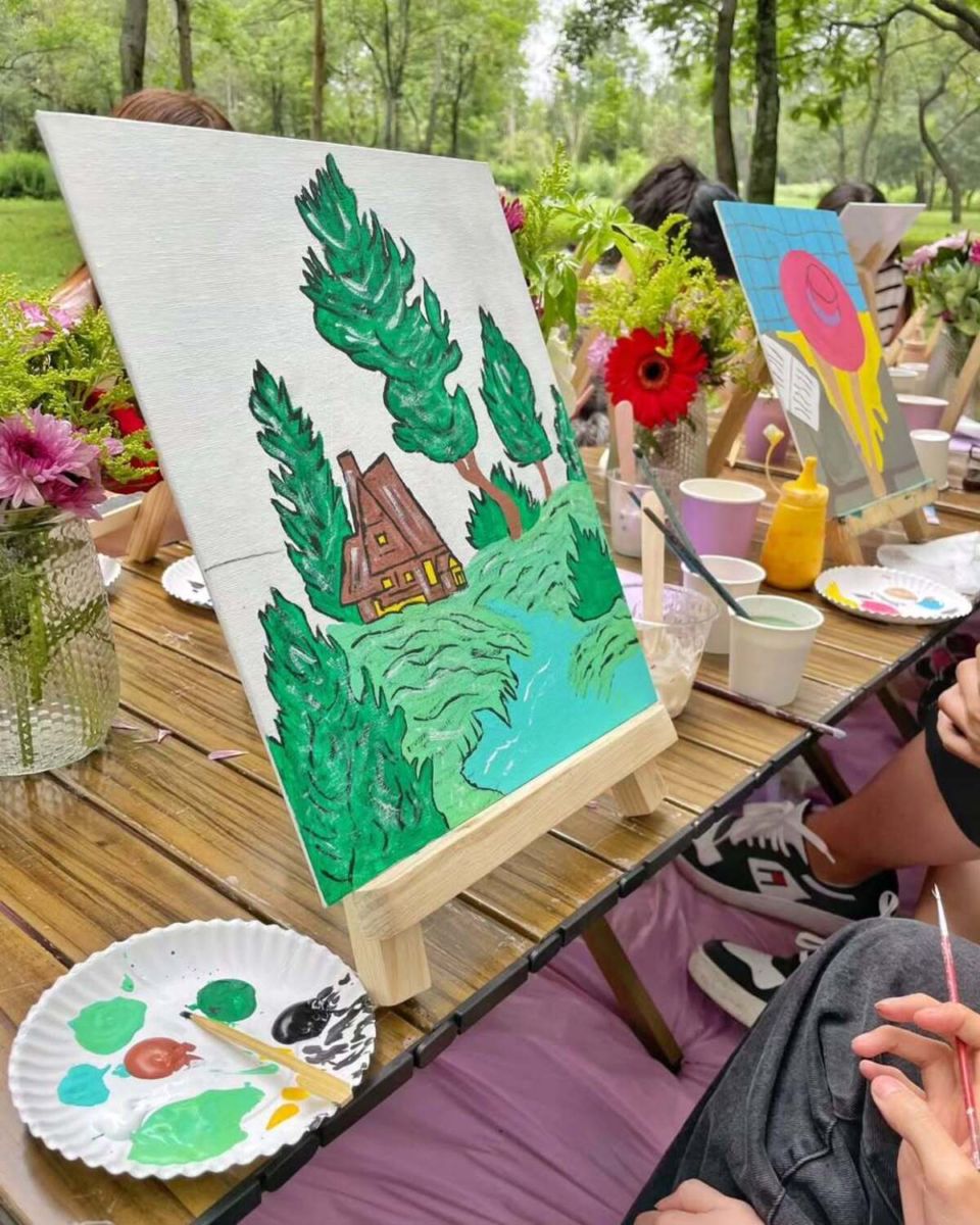 Desayunar, pintar y relajarte: Así son las mañanas en este restaurante de la Nápoles