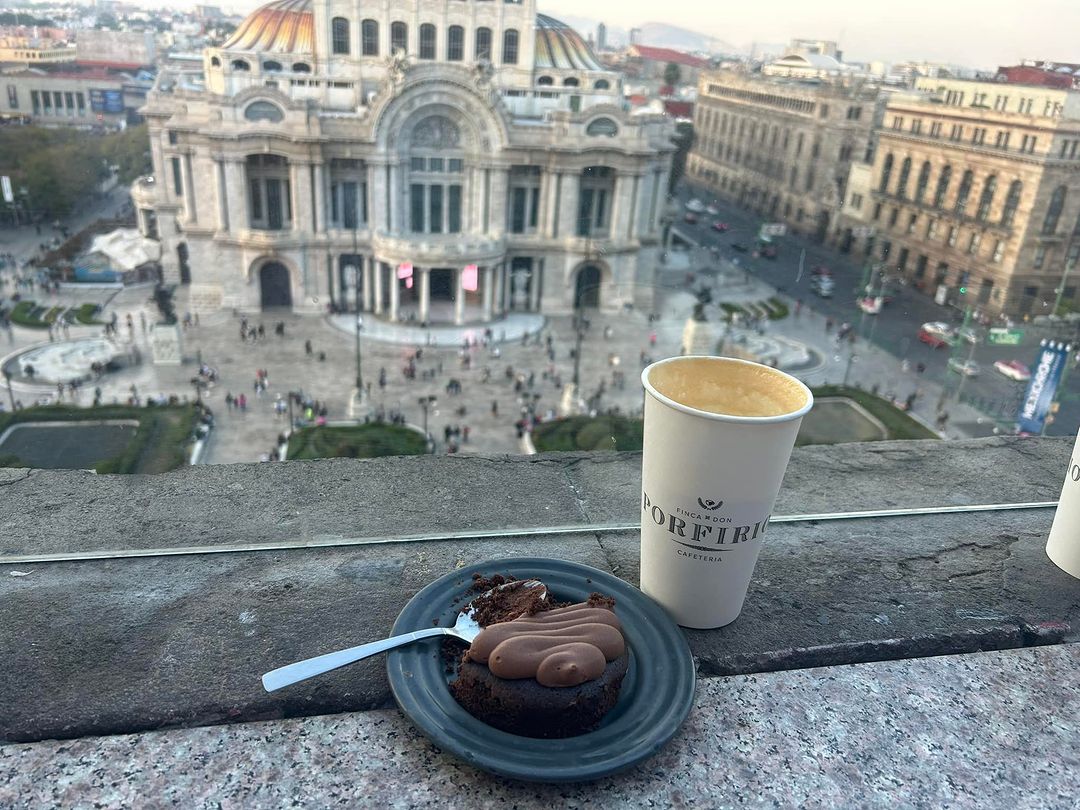 finca don porfirio frente a bellas artes