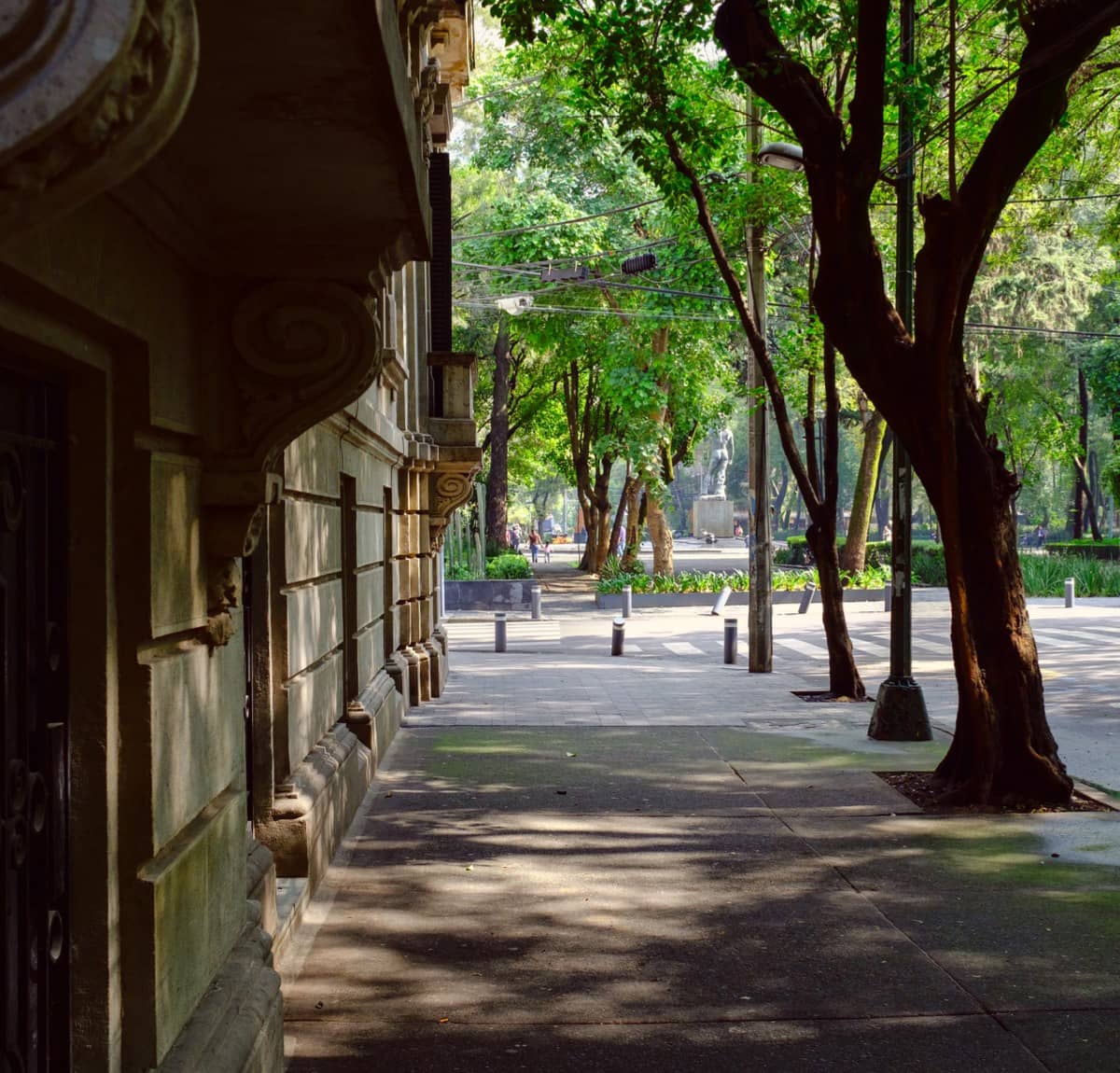 Camina por esta calle de la CDMX cuando no sepas dónde comer, ahí van siempre los que más saben de restaurantes 