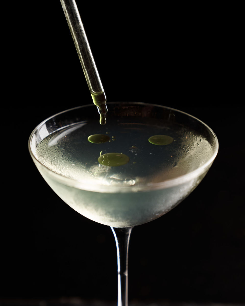 Cóctel Mexi-Thai de Handshake Speakeasy, inspirado en una sopa tailandesa