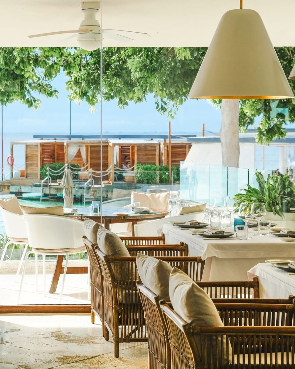 restaurante faro blanco en presidente intercontinental cozumel