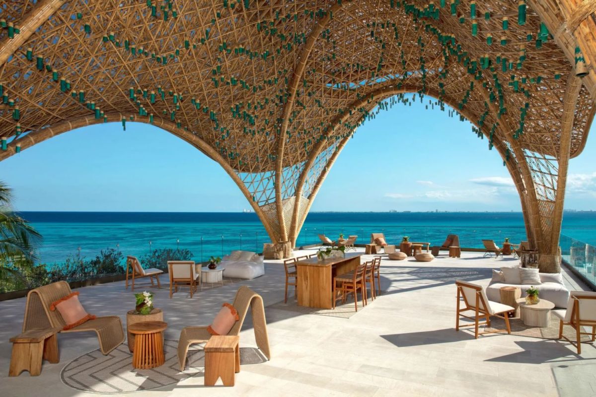 bar the temple en el hotel impression by secrest en isla mujeres con música en vivo y vistas del caribe