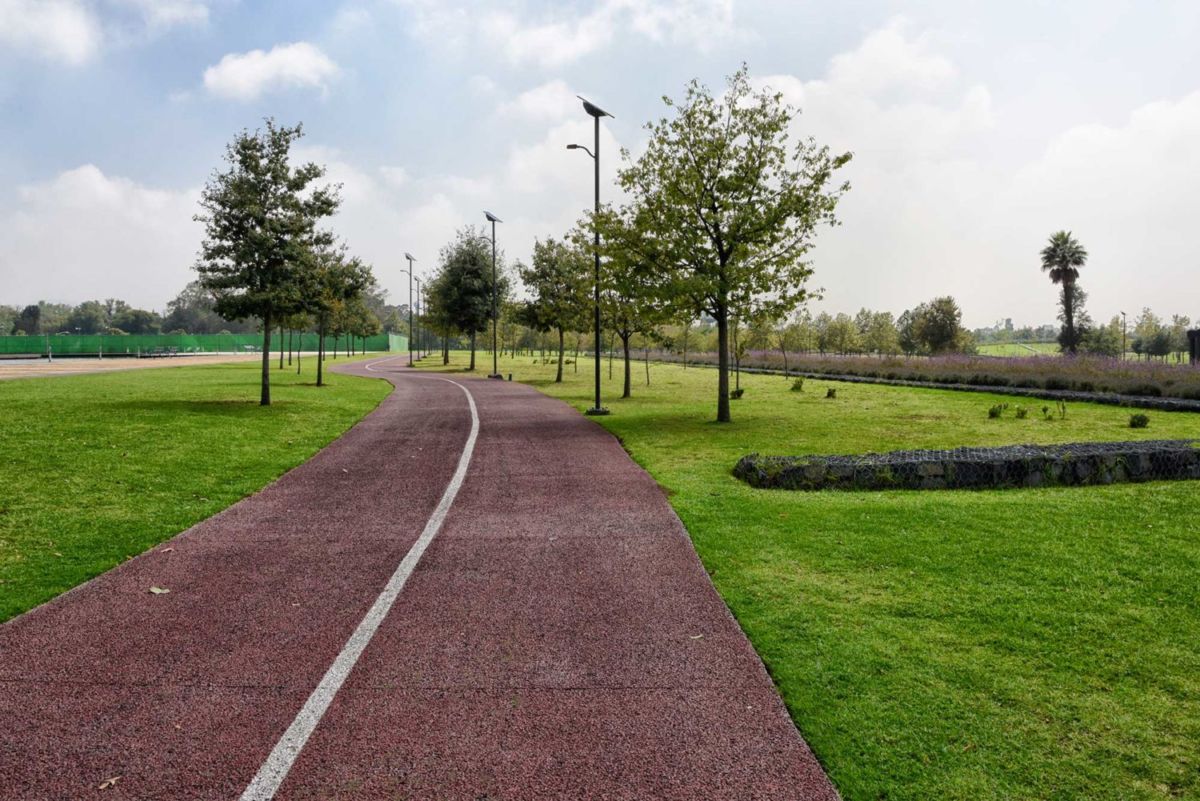 Trotapista del Parque Bicentenario con 3.6 Km de longitud