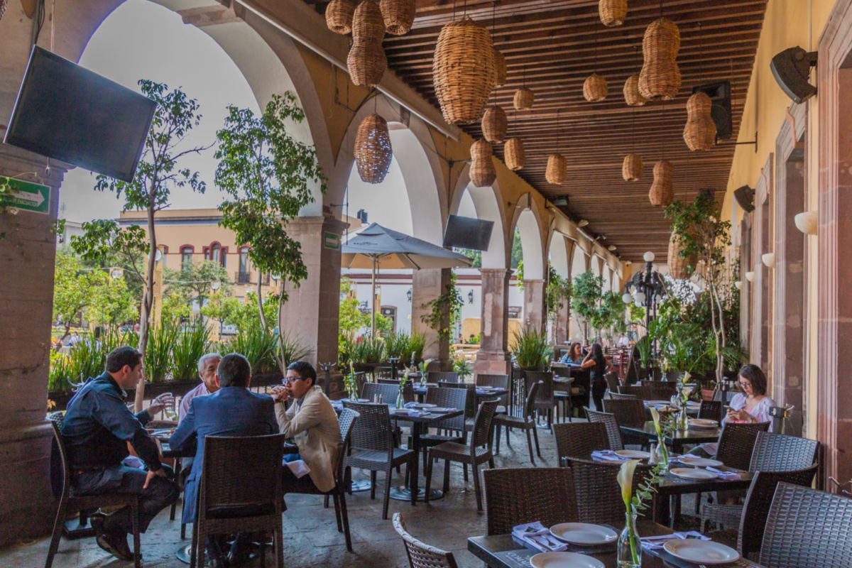Vista de un restaurante de Querétaro por la tarde