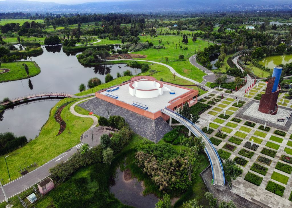 Parque Ecológico de Xochimilco con una extensión de 145 hectáreas. 