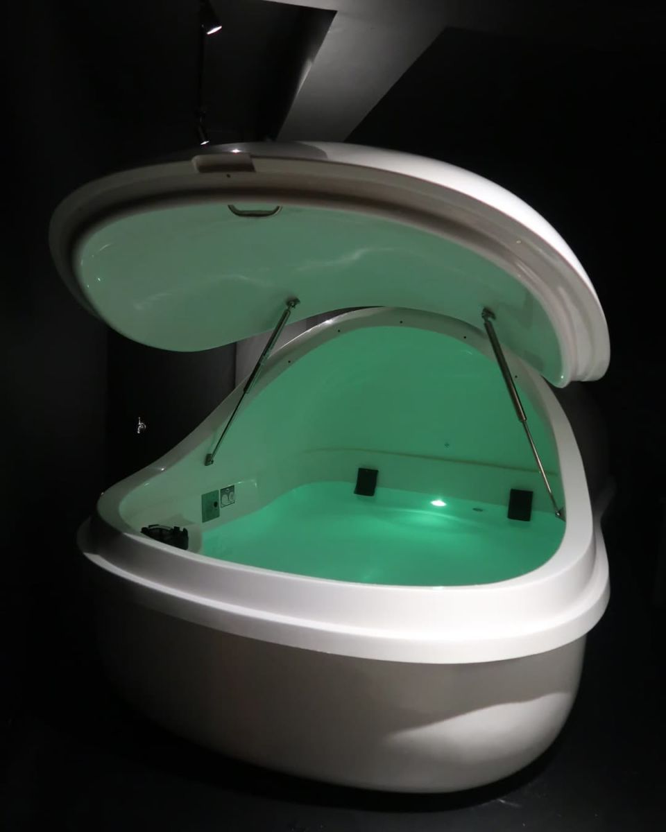 calma float & wellness en la CDMX es de los pocos lugares que ofrecen meditación flotante en la cdmx