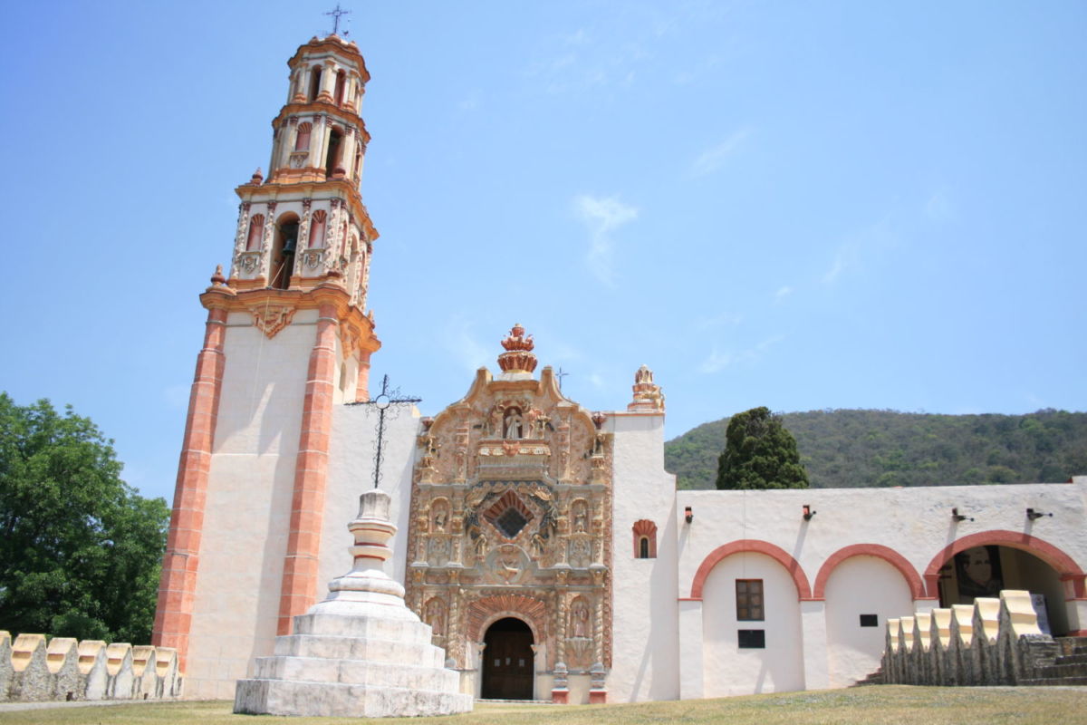 Fachada de la Misión de Tilaco