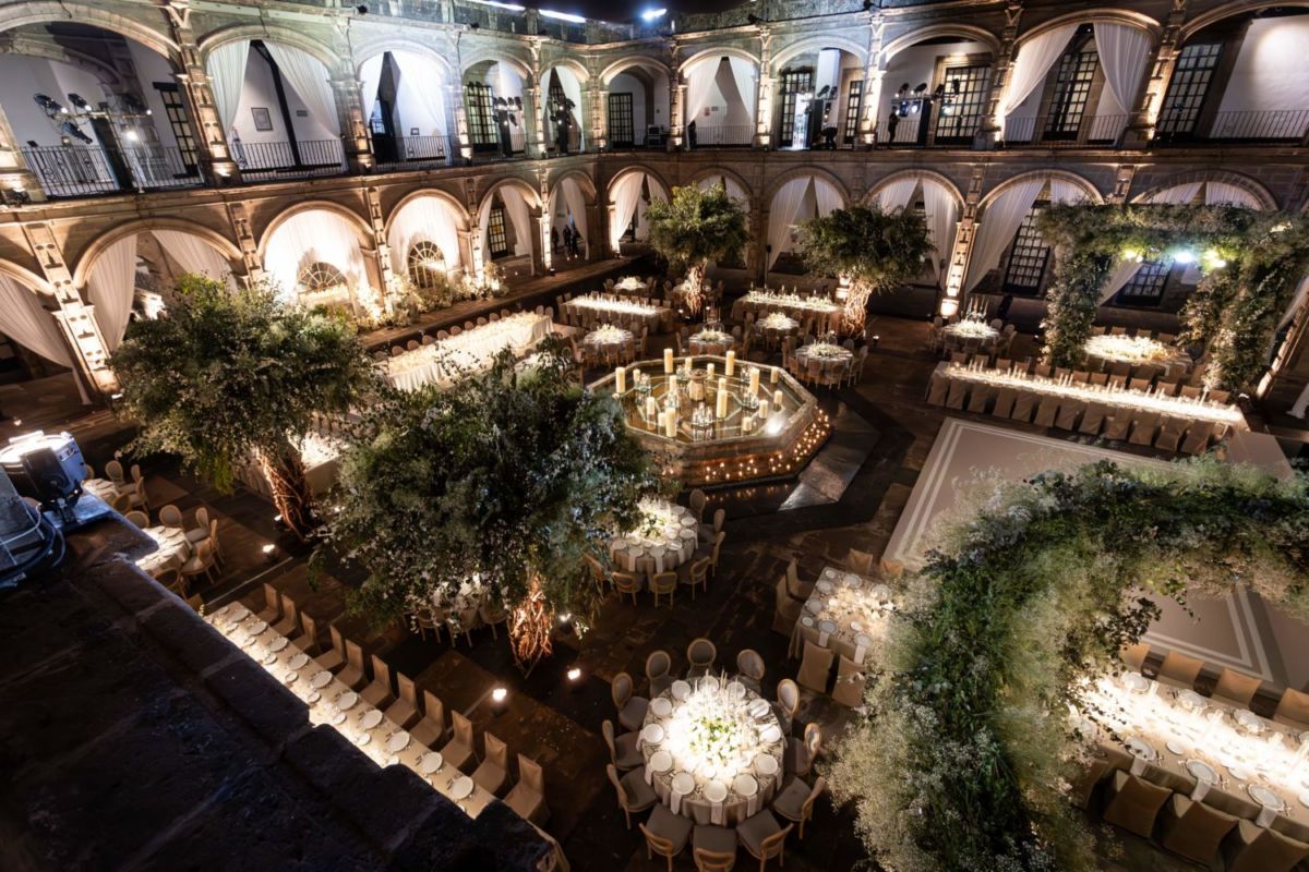 Ex Convento de San Hipólito en la noche para celebrar una boda