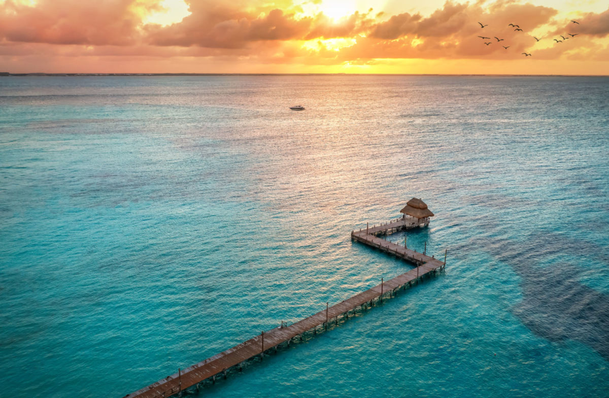 Isla Mujeres se localiza 20 minutos de Cancún
