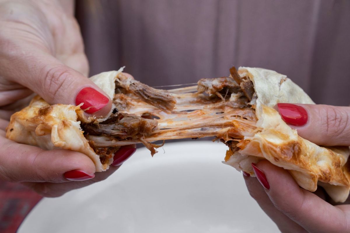 Disfruta un delicioso quesocarne en el Barrio de Tepito