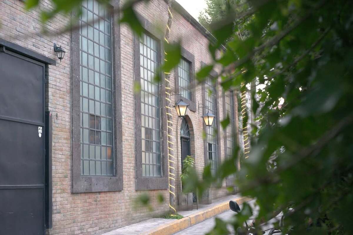 Está a 1 hora de la CDMX y por fuera parece una fábrica, pero es un precioso restaurante en Tepotzotlán