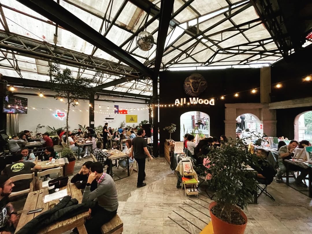 all wood es un bbq texano con mucho espacio para recibir grupos