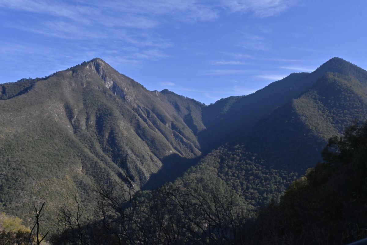 Santiago se localiza en medio de la Sierra Madre Oriental 