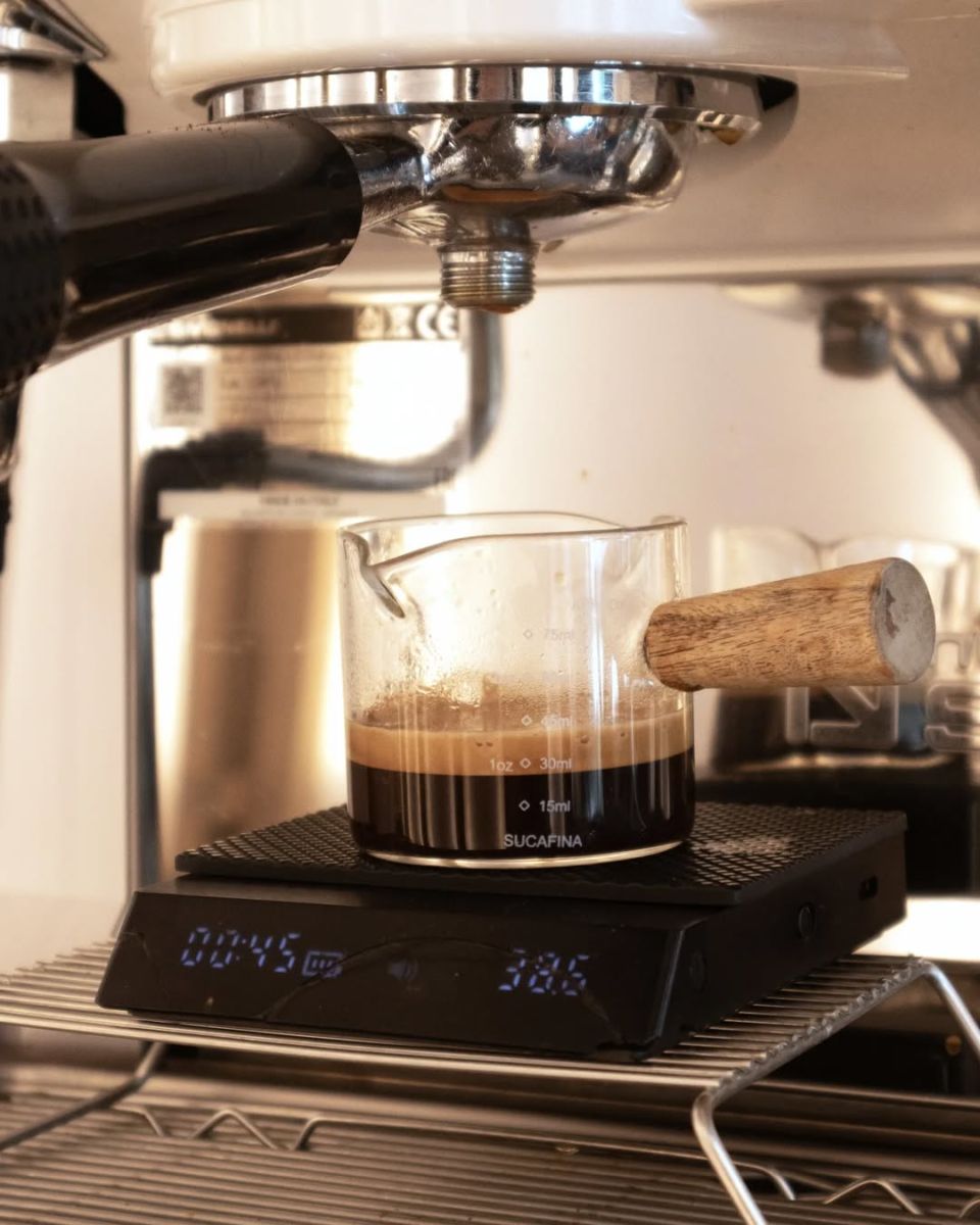 Espresso de calidad en cafetería de especialidad en Polanco. 