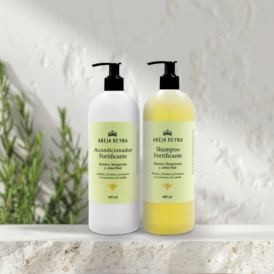 Shampoo y acondicionador fortificante hechos con miel de marca Abeja Reyna. 