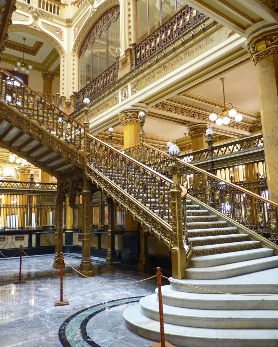 Detalles interiores del Palacio Postal en la CDMX