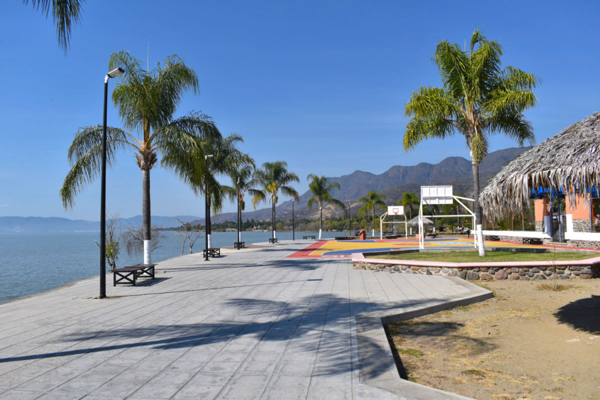 Malecón de Ajijic, uno de los lugares favoritos para disfrutar la belleza del lago de Chapala
