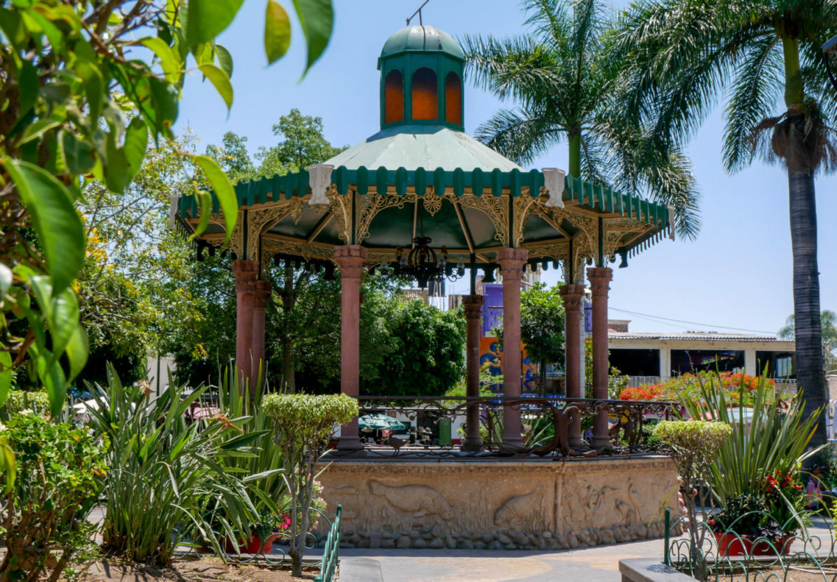 Kiosco en la Plaza de Ajijic